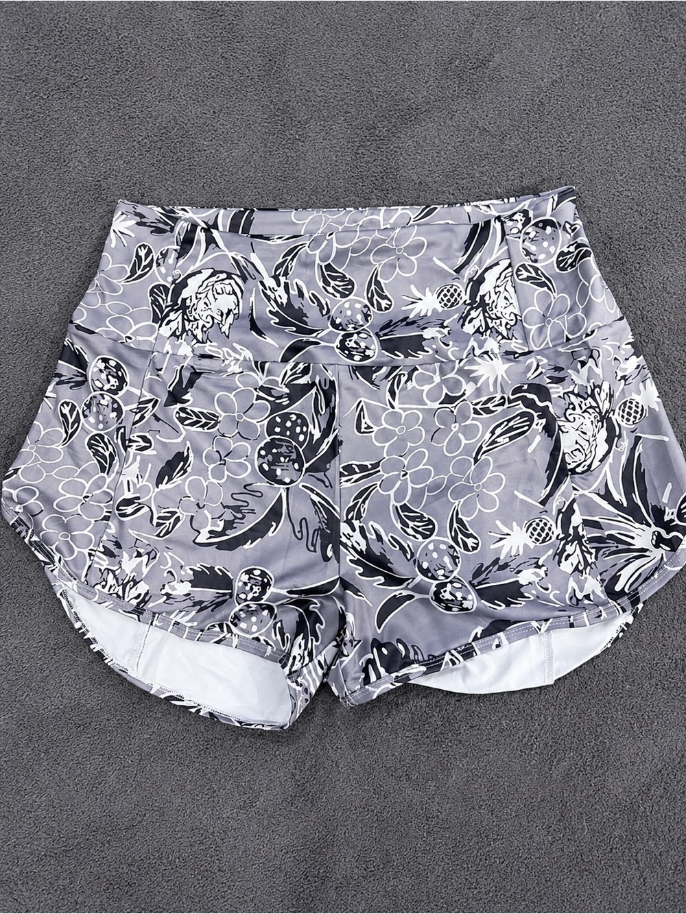 Women’s Lulu Hawaii Print Athletic Shorts